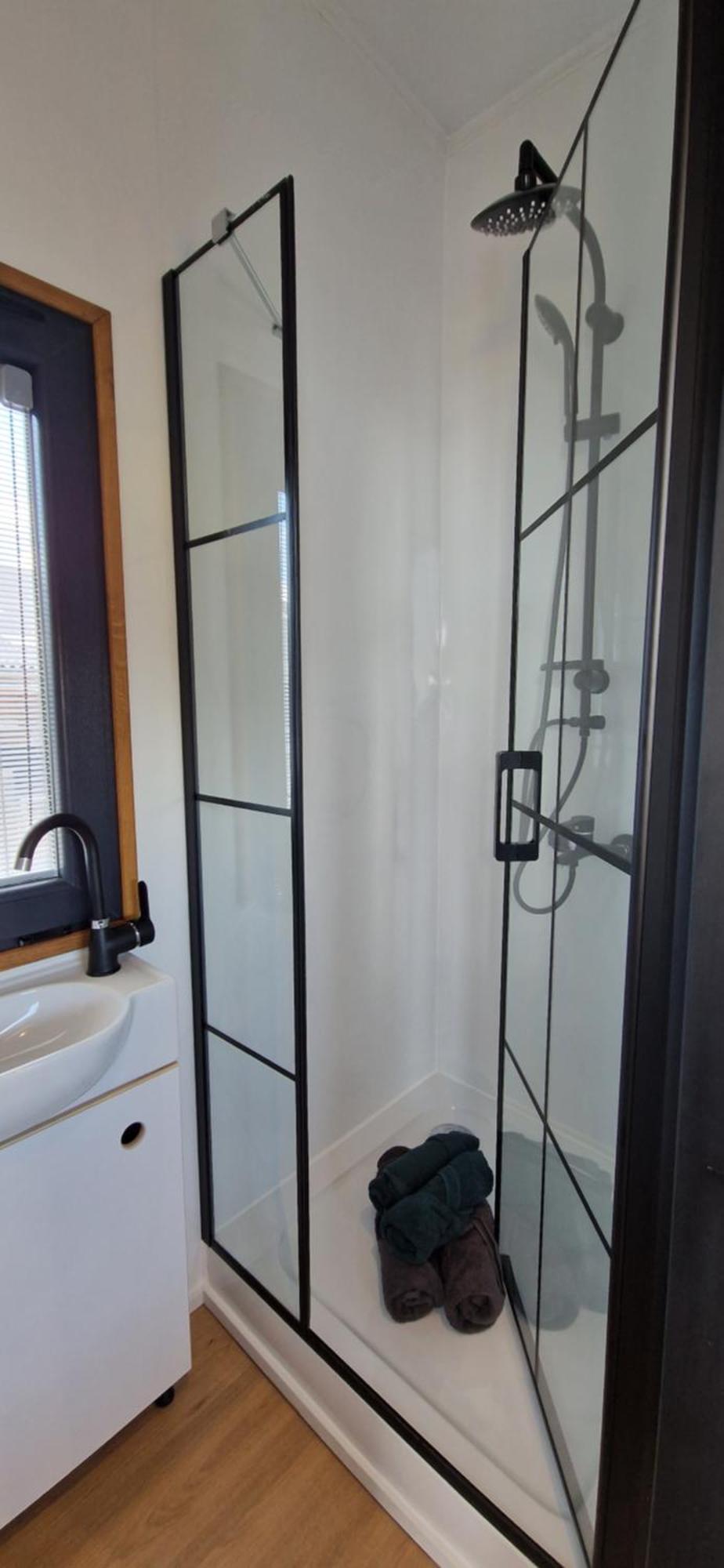 Les Tiny Du Pre Mathy - Insolites Avec Jacuzzi A