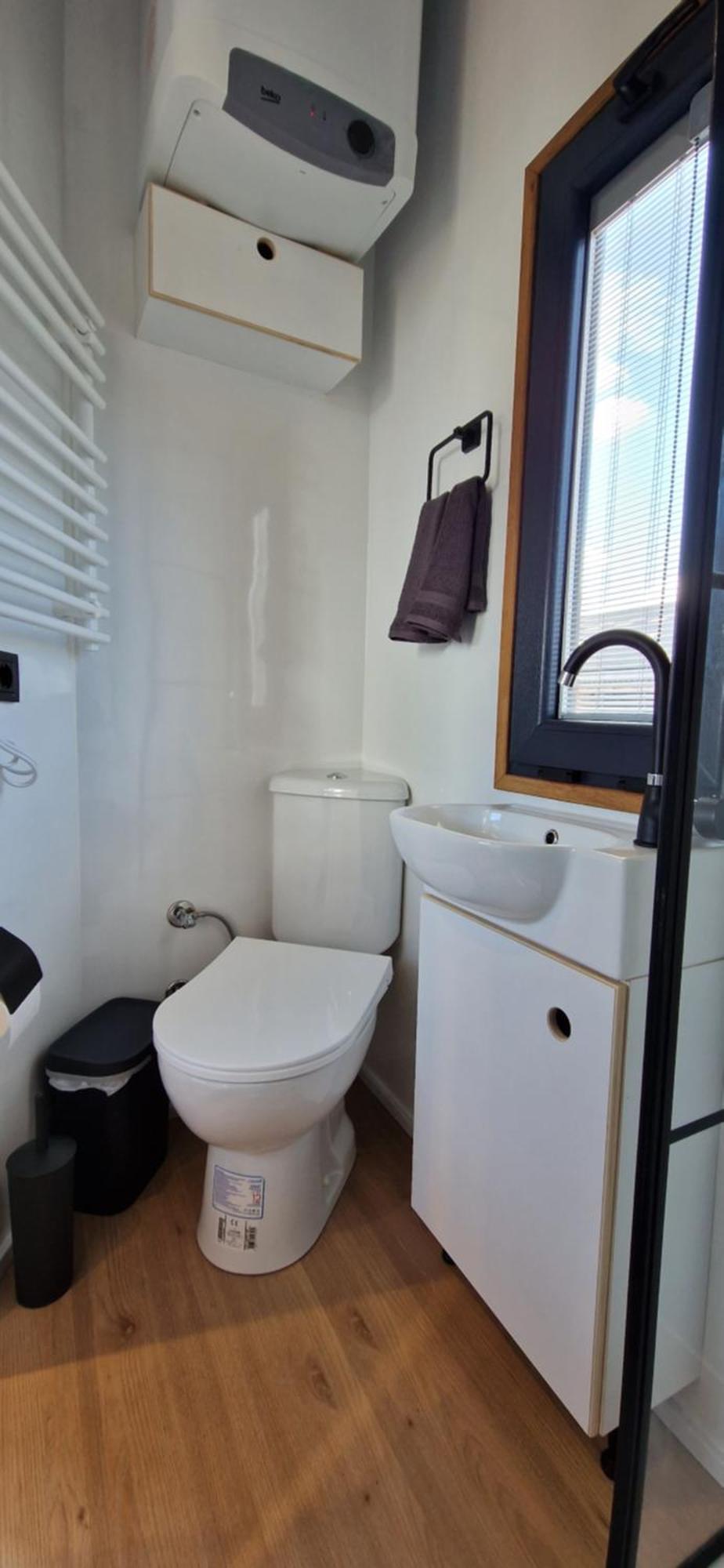 Les Tiny Du Pre Mathy - Insolites Avec Jacuzzi A Profondeville