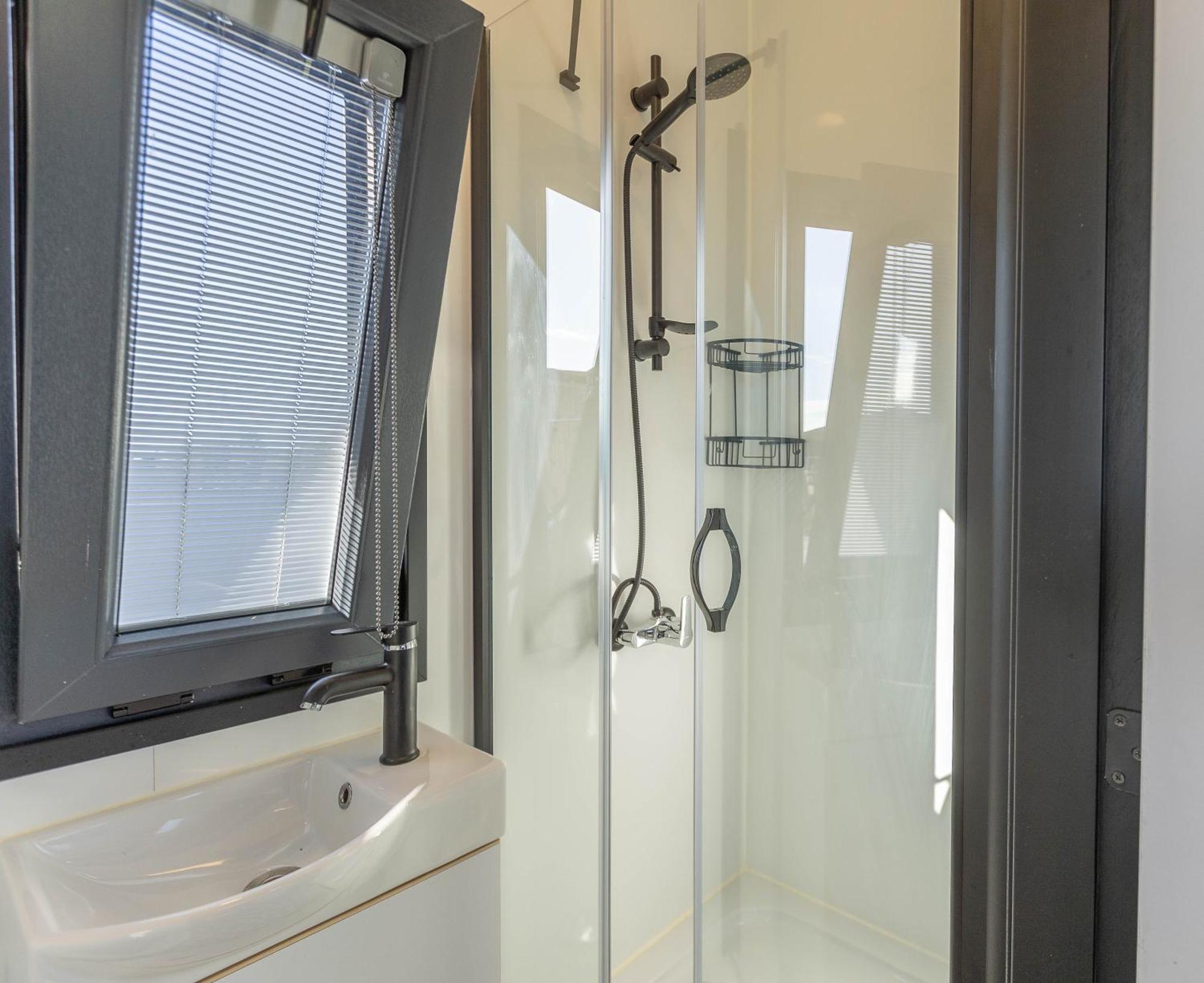 Les Tiny Du Pre Mathy - Insolites Avec Jacuzzi A * Profondeville