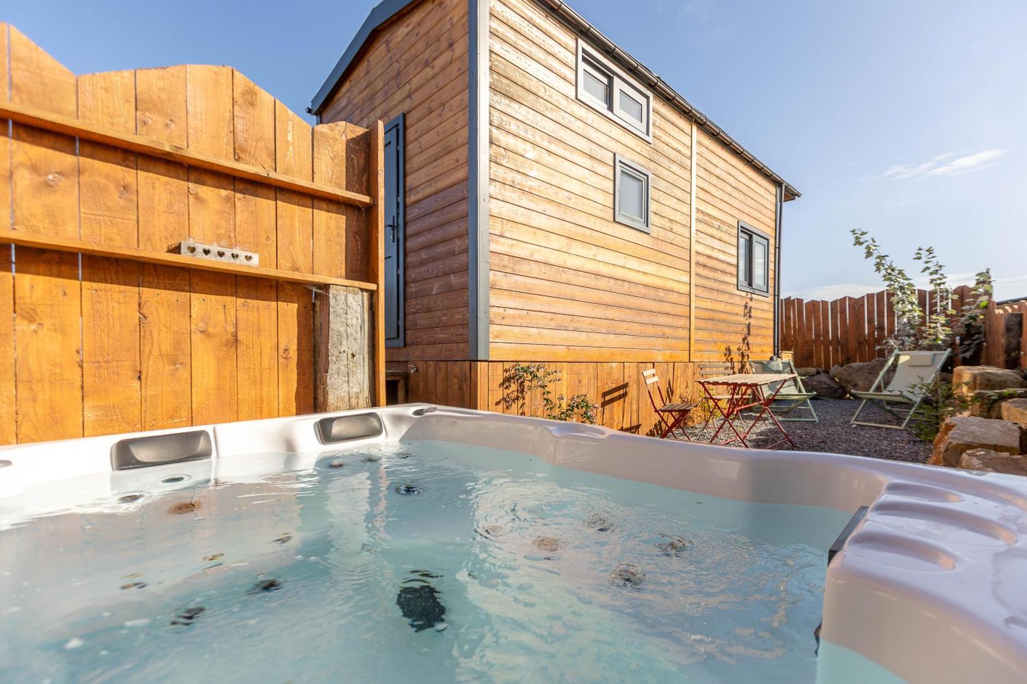 Landhuis Les Tiny Du Pre Mathy - Insolites Avec Jacuzzi A