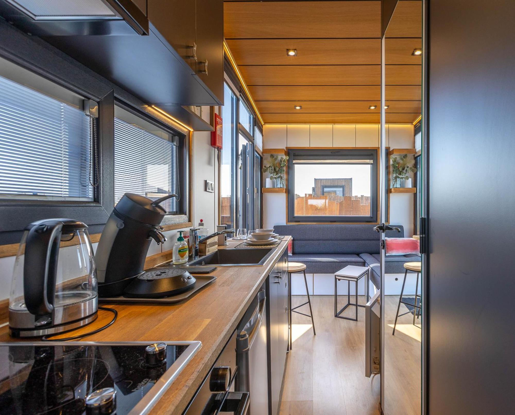 Les Tiny Du Pre Mathy - Insolites Avec Jacuzzi A Profondeville