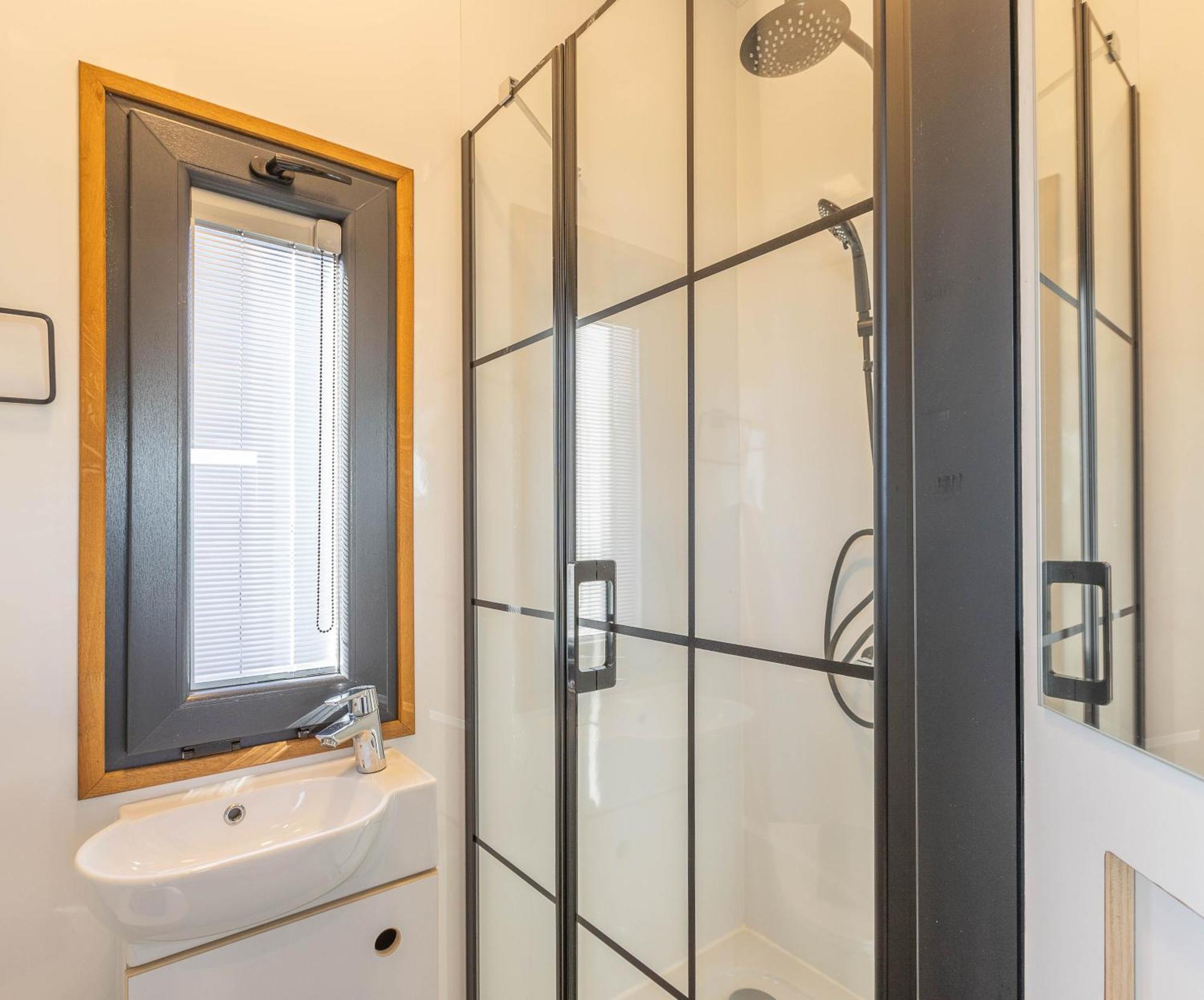 Les Tiny Du Pre Mathy - Insolites Avec Jacuzzi A *